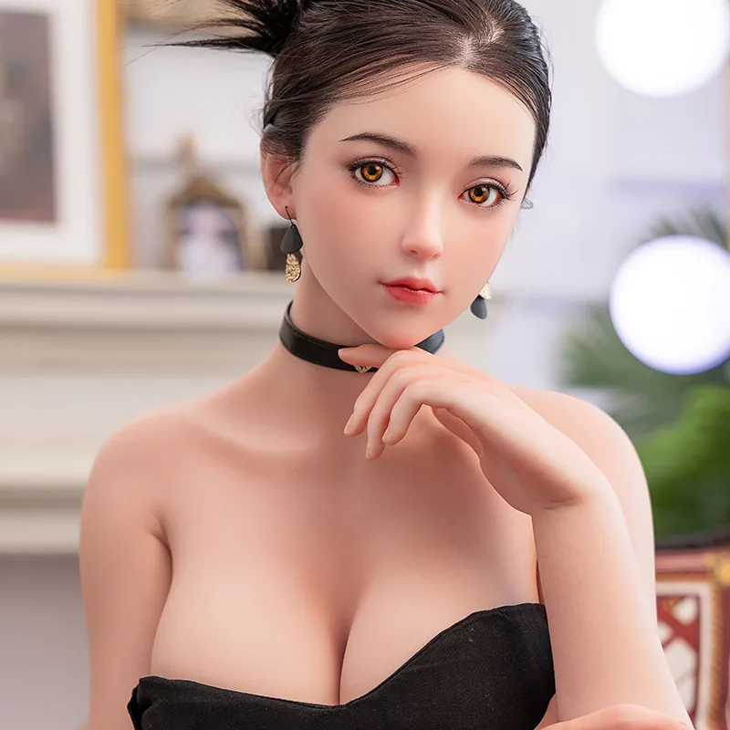 Atelier Noir, fully clothed product view